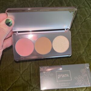 Girlactik Blush Me & Glow Palette